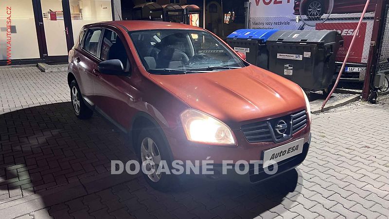 Nissan Qashqai (2007) 2.0dCi, ČR - fotka 1 z 3