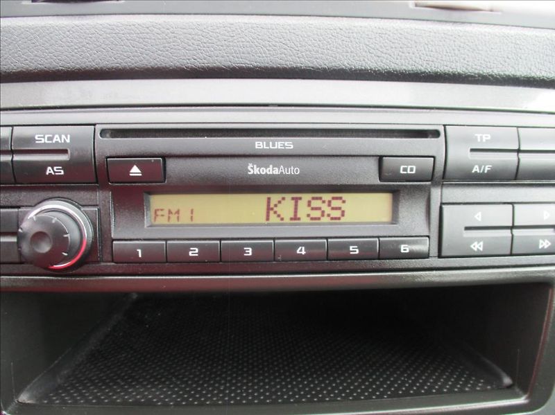 Škoda Octavia 1,4 i, klimatizace, servis, - fotka 16 z 36