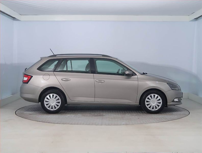Škoda Fabia (2018) Style 1.0 TSI, Navi, Tempomat - fotka 6 z 20