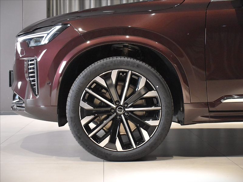 Volvo XC90 (2026) 2,0 B5  Plus Bright - fotka 7 z 38
