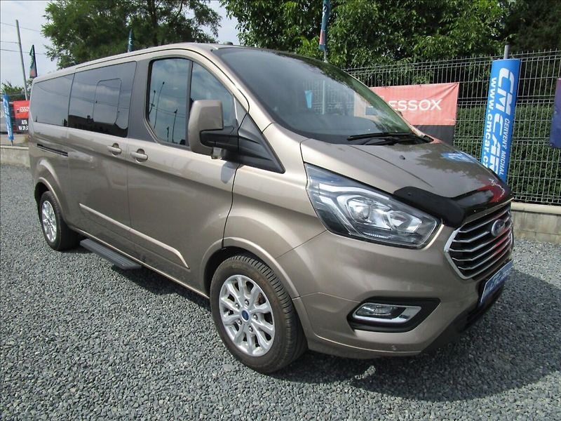 Ford Tourneo Custom 2.0TDCi L2 Titanium, 8 míst - fotka 3 z 57