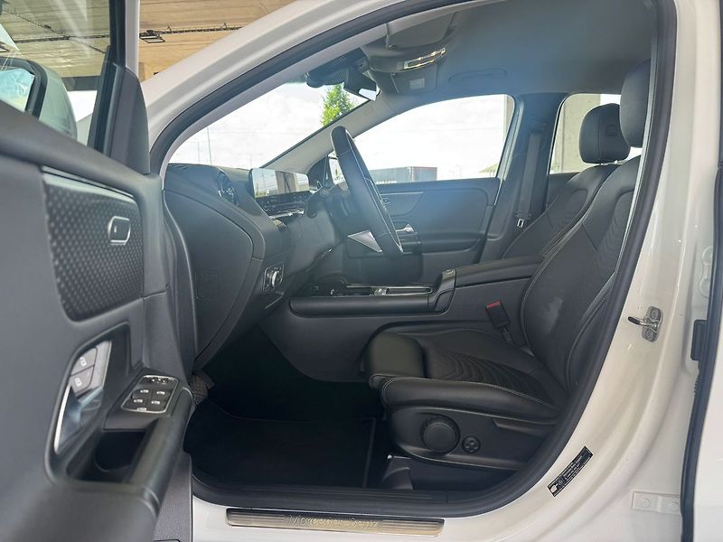 Mercedes-Benz GLA 220 4MATIC - fotka 11 z 20
