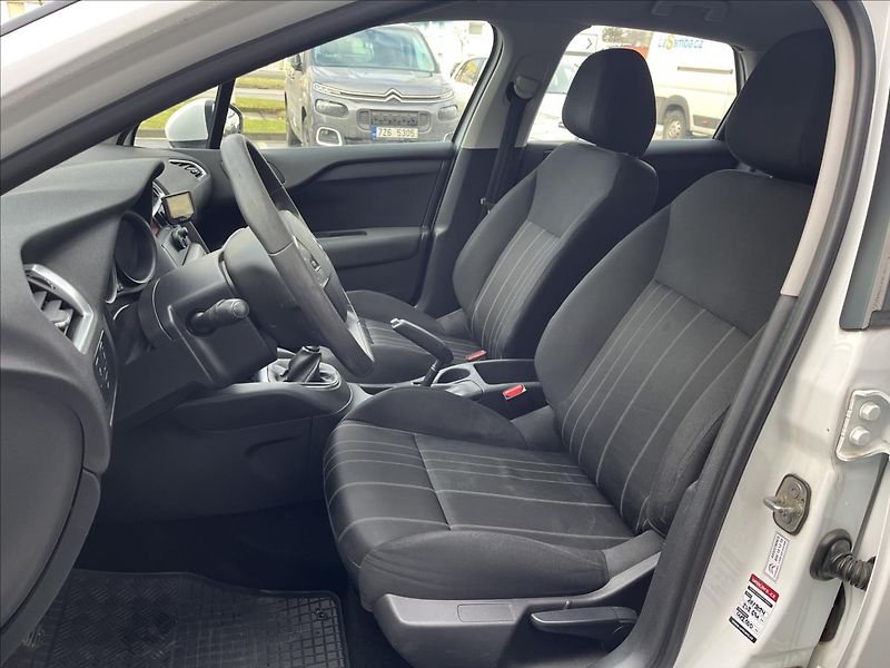 Citroën C4 1,6 BlueHDi  Live Edition - fotka 9 z 22
