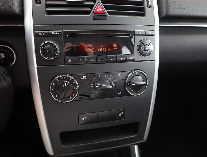Nissan Juke (2012) 1.6 i, Navi, Tempomat - fotka 13 z 14