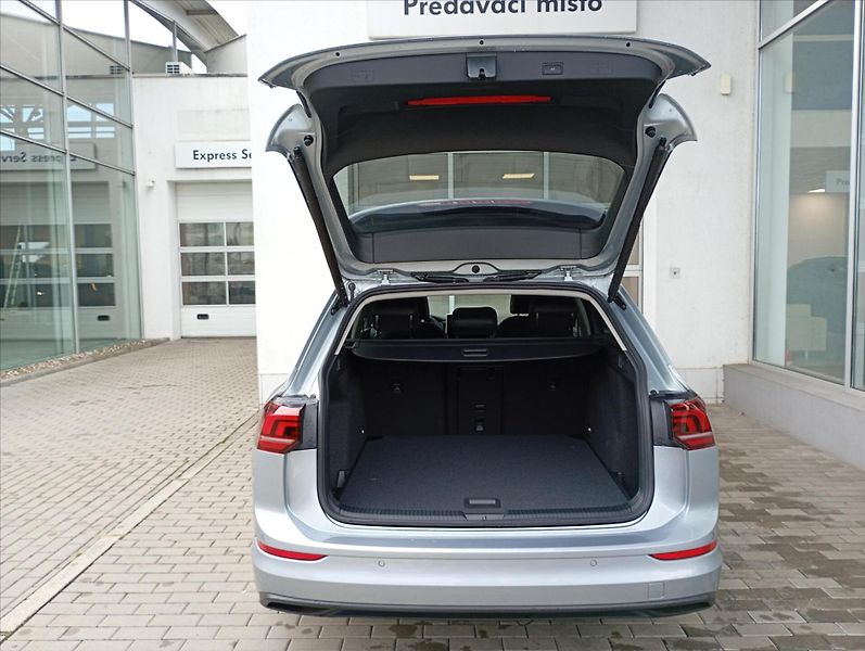 Volkswagen Golf Variant (2026) 1,5 eTSI 7DSG mHEV  People - fotka 9 z 19