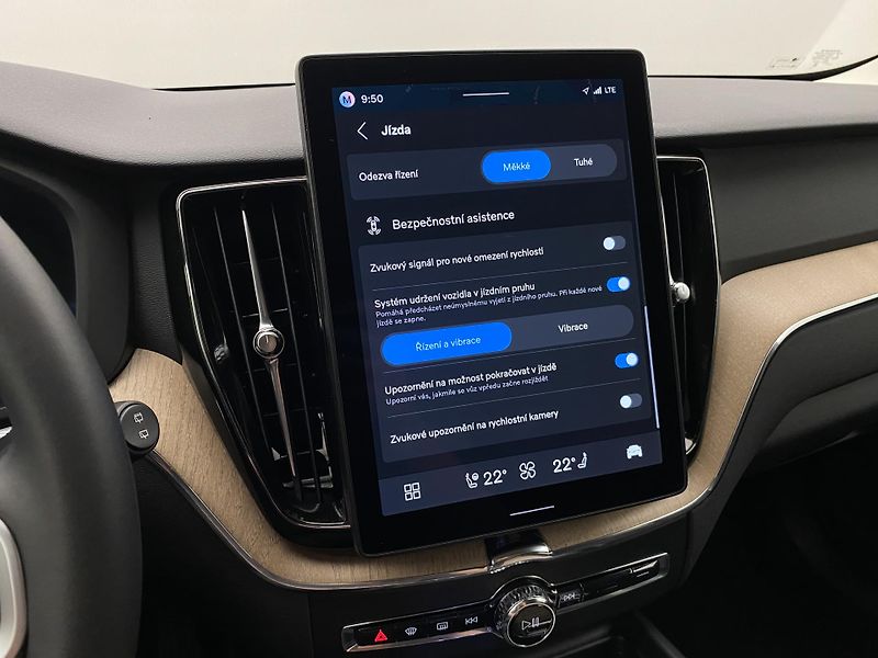 Volvo XC60 T6 AWD RECHARGE DARK PLUS CZ - fotka 50 z 62