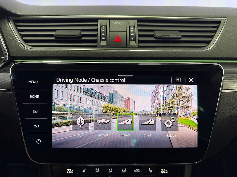 Škoda Superb 2.0 TDI DSG STYLE PLUS, DCC, A - fotka 16 z 33