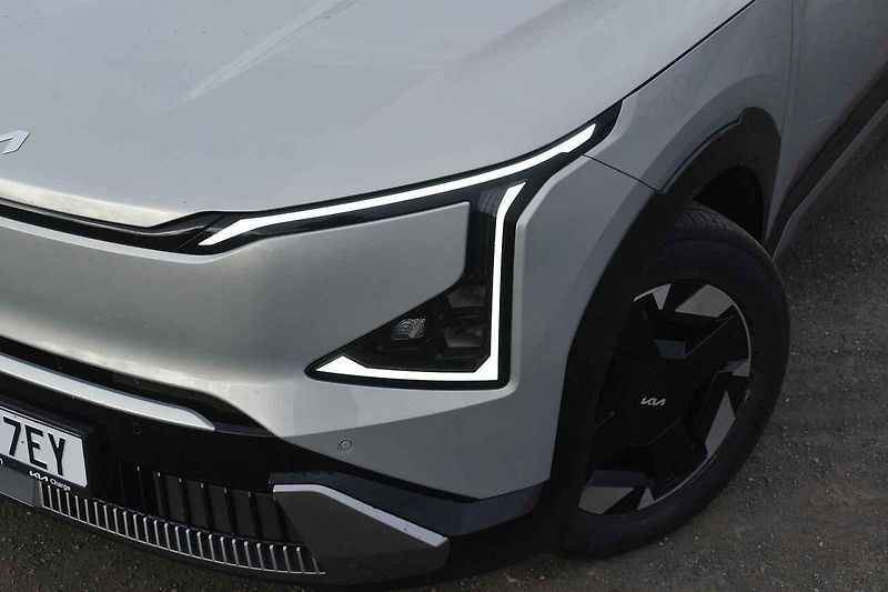 Kia EV5 je solidně velký rodinný elektromobil.