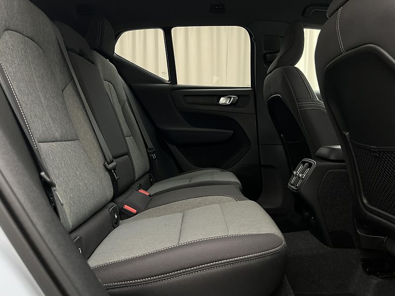 Volvo XC40 B3 DARK PLUS AUT CZ  - fotka 21 z 42