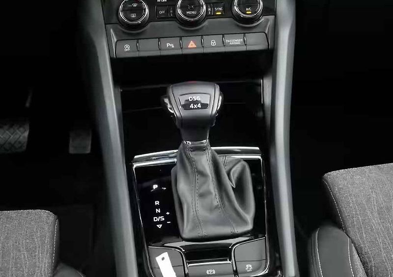 Škoda Karoq (2019) 2.0TDi, DSG, 4x4, el.tažné - fotka 22 z 24