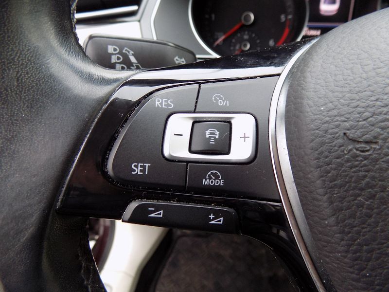 Volkswagen Passat (2017) 2.0TDI/DSG/4x4/NAVI/LED/ČR/ - fotka 25 z 42