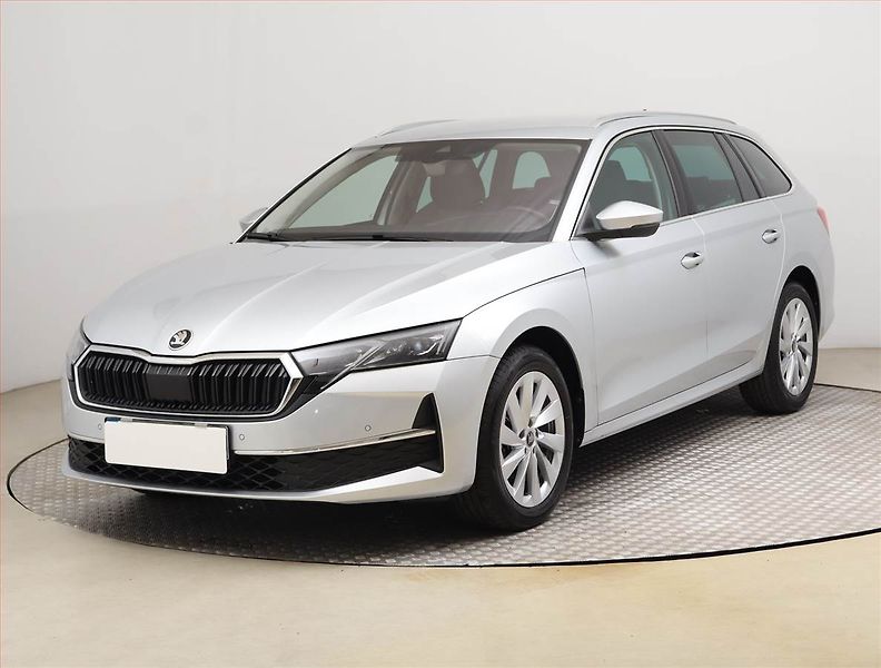 Škoda Octavia (2025) Top Selection 1.5 eTSI mHEV - fotka 2 z 22