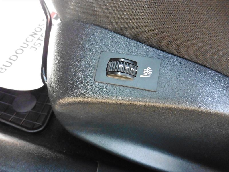 Peugeot 2008 1,2 Allure Navi, 1.maj.. - fotka 7 z 18