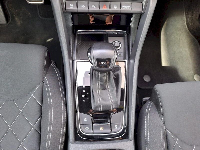 Škoda Karoq (2020) 1.5 TSI / 110 kW / 7DSG / SPOR - fotka 17 z 35