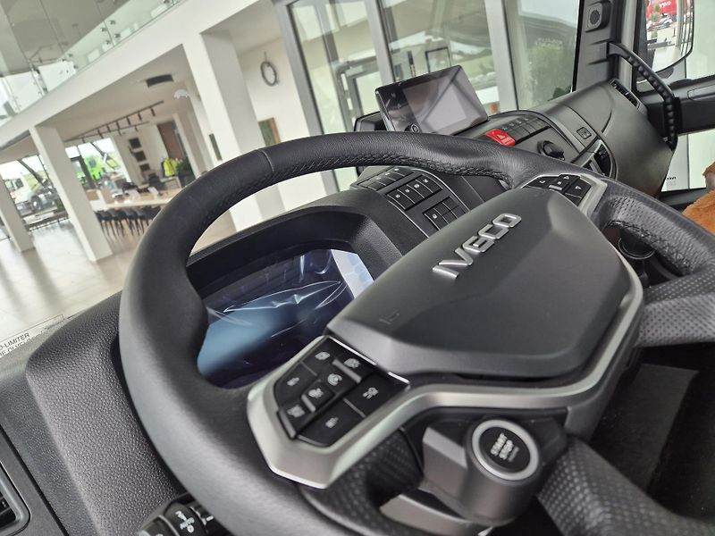 Iveco Eurocargo 140E22 KONTEJNER 8T - fotka 4 z 8