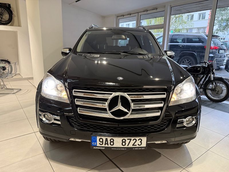 Mercedes-Benz GL (2009) 550 4MATIC - fotka 2 z 34