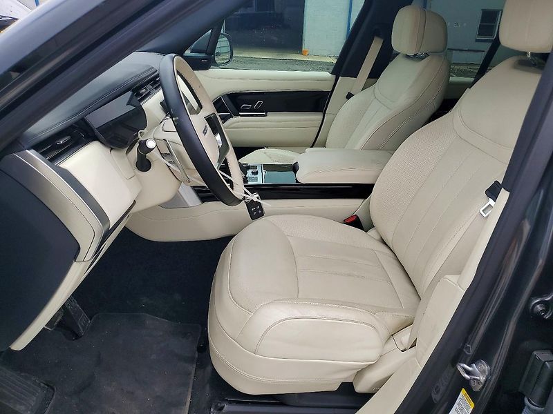 Land Rover Range Rover (2023) Auto na cestě - fotka 7 z 13