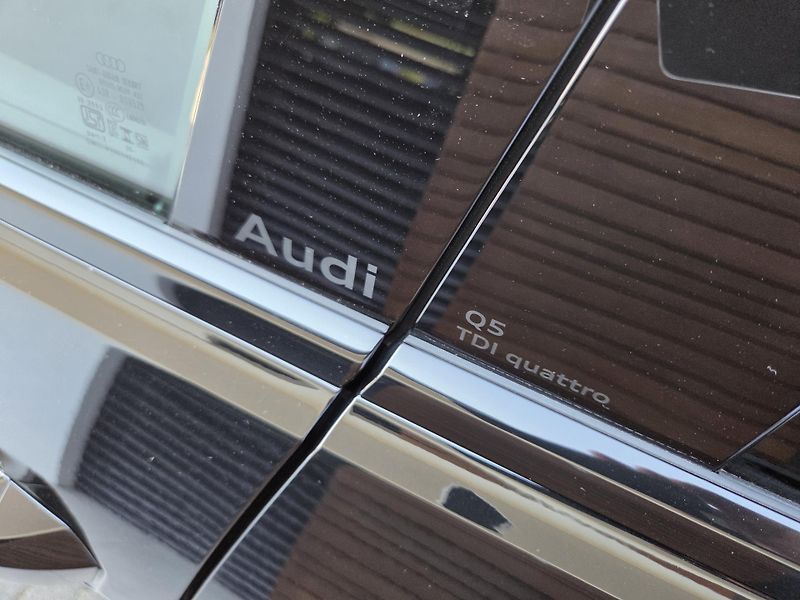 Audi Q5 TDi Q S-Line Vzduch Pano MAX!! - fotka 57 z 57