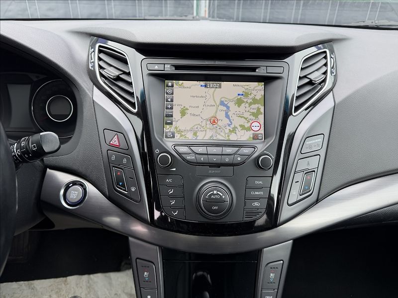 Hyundai i40 1.7 CRDi Premium Blue/Panorama - fotka 6 z 18
