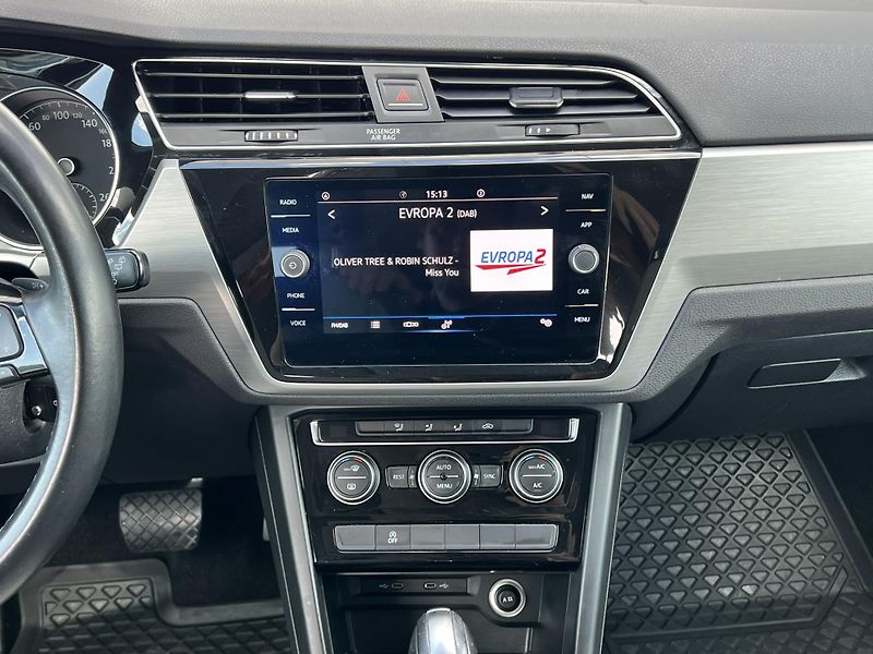 Volkswagen Touran (2021) 1.5TSI 110kW DSG 7.MÍST EVO - fotka 14 z 24