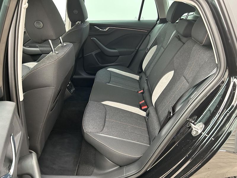 Škoda Scala 1.0 TSI Top selection - fotka 7 z 28