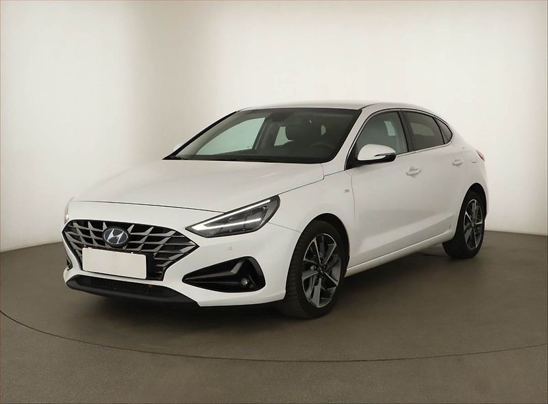 Hyundai i30 (2023) Style 1.5 T-GDI MHEV, ČR,1.maj - fotka 2 z 16