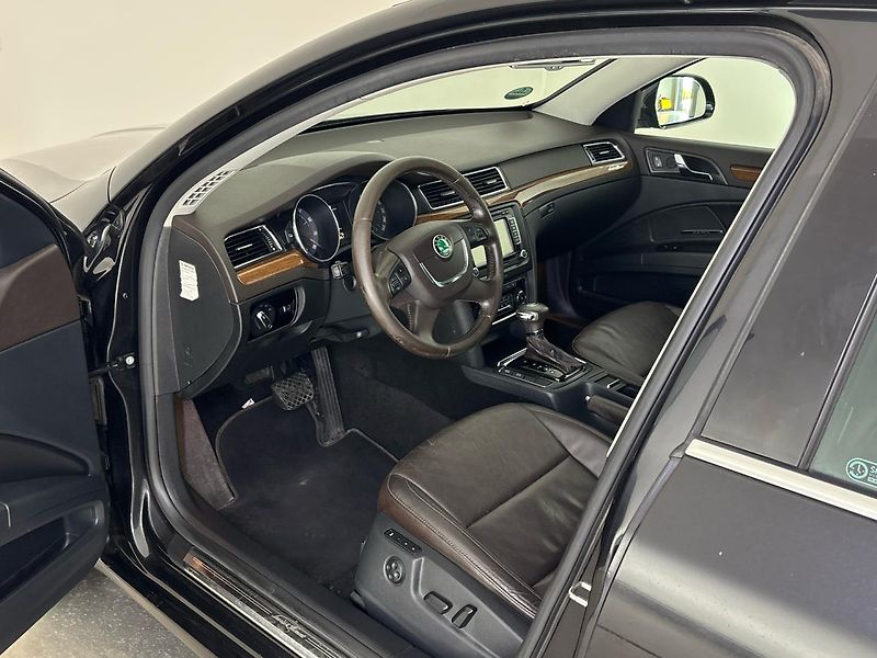 Škoda Superb L&K - fotka 6 z 26