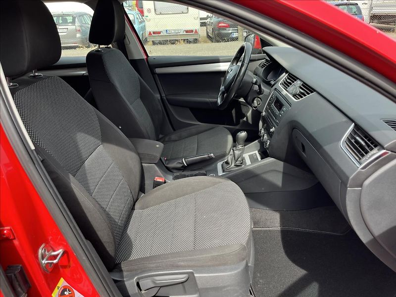 Škoda Octavia 1,6 TDi AMBIENT KLIMA STK 1/28 - fotka 11 z 34
