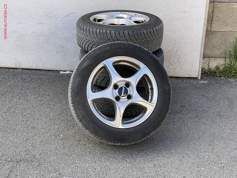Renault Captur (2015) 0.9 TCe, Dynamique, +kola - fotka 17 z 17