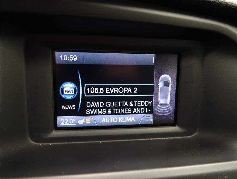 Volvo V40 2,0 D AT - fotka 18 z 22