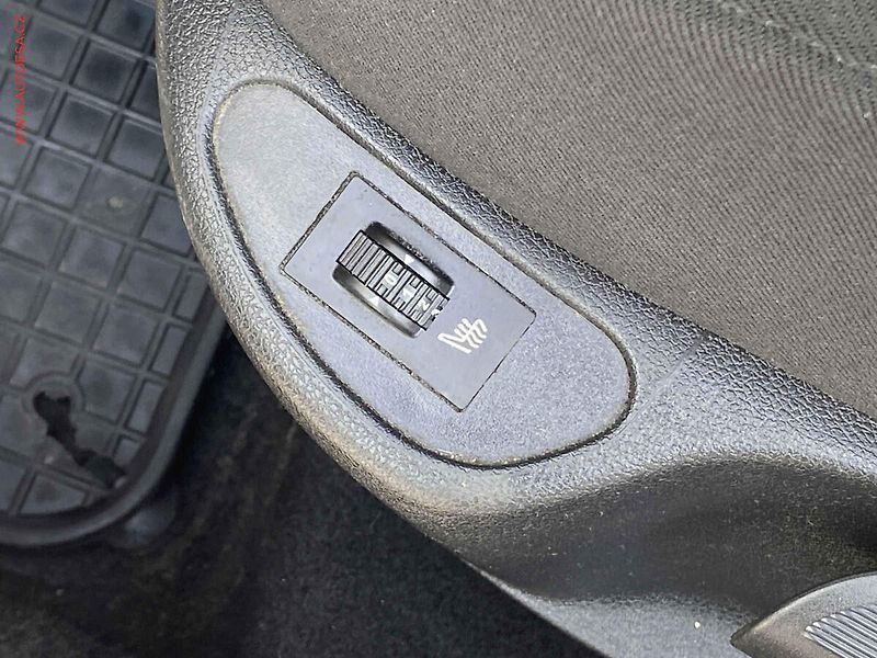 Peugeot 308 (2013) 1.4i 16V, ČR, Access - fotka 12 z 18
