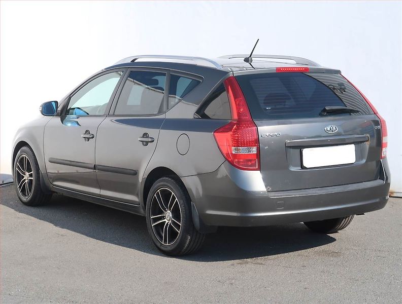 Kia Ceed (2010) 1.6 CRDi, Serv.kniha, po STK - fotka 4 z 17