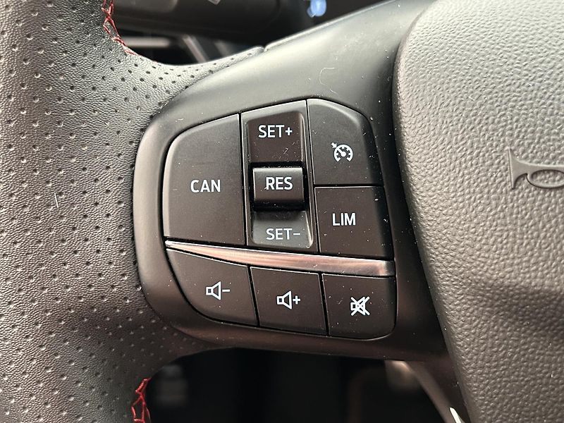 Ford Fiesta 1.0 l Active Ecoboost - fotka 14 z 26