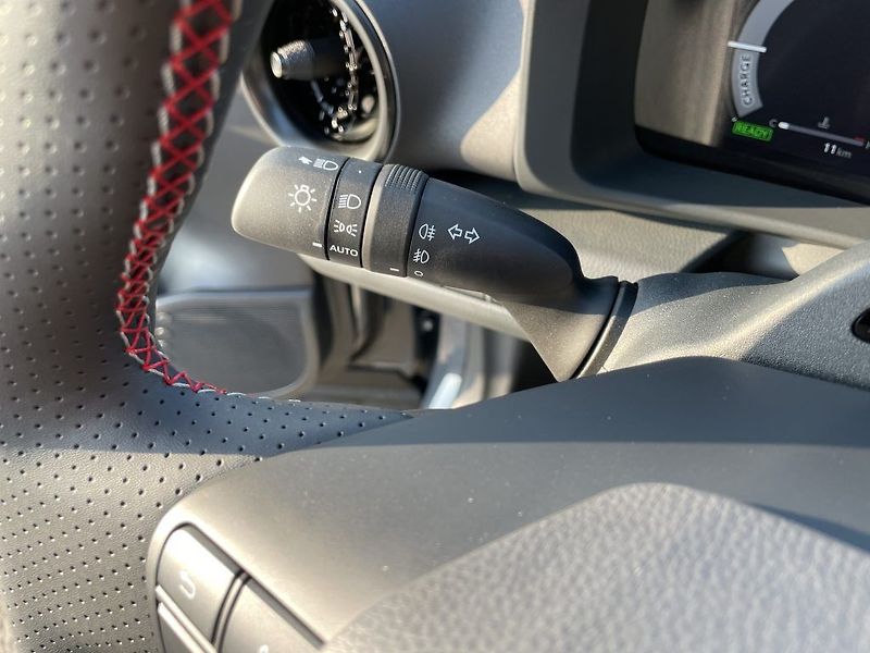 Toyota C-HR 1.8 Hybrid GR Sport - fotka 25 z 30