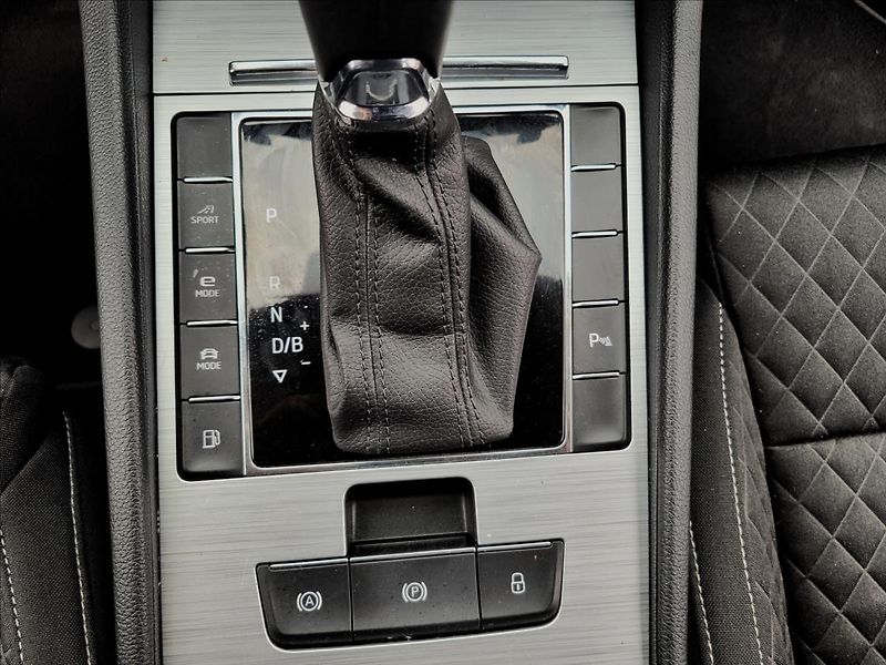 Škoda Superb 1,4 TSI,PHEV,DSG,LED,NAVI,VÝHŘ - fotka 36 z 50