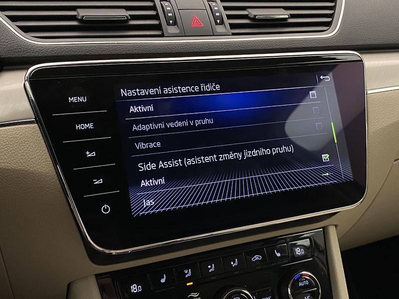 Škoda Superb COMBI 2.0TDI L&K DSG CZ - fotka 51 z 64