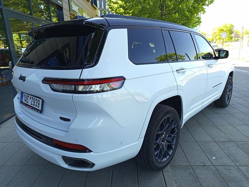 Jeep Grand Cherokee L Summit Reserve V8 - fotka 3 z 25