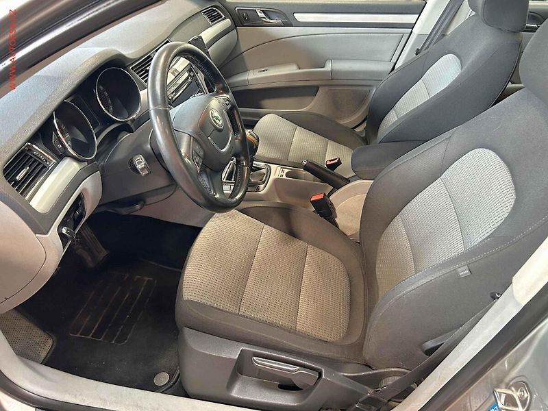 Škoda Superb (2012) 2.0 TDI 4x4, ČR, DSG, výhřev - fotka 9 z 15
