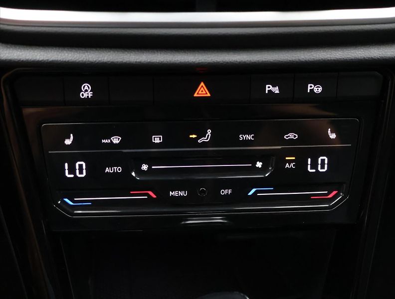 Volkswagen T-Roc 2,0 TSI 140kW R-Line 4M DPH - fotka 25 z 36