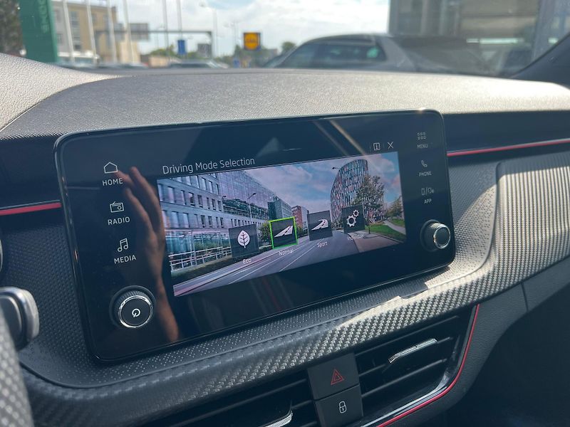 Škoda Kamiq Monte Carlo 1.5 TSI 110kw DSG - fotka 16 z 24