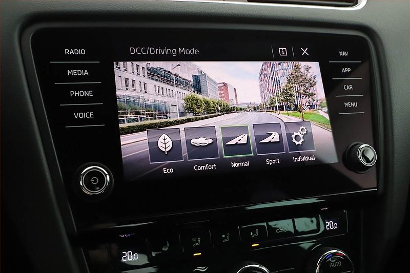 Škoda Octavia (2018) Laurin&Klement 2.0 TSI - fotka 9 z 20