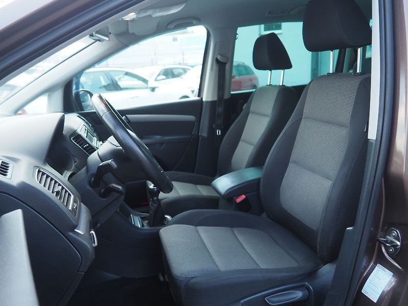 Volkswagen Sharan (2011) 2.0 TDI, 103 kW, 7 míst - fotka 10 z 31