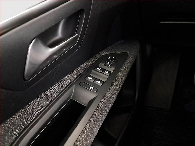 Peugeot 3008 (2017) 1.2 PureTech, Navi, Tempomat - fotka 17 z 17