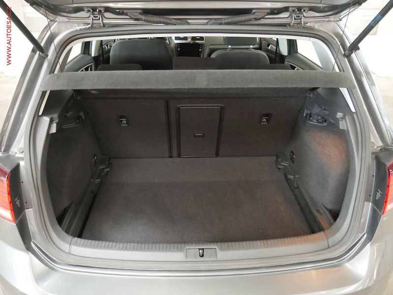 Volkswagen Golf (2018) 1.0 TSi, 1.maj,ČR, autoAC - fotka 7 z 16