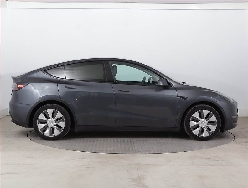 Tesla Model Y (2022) Long Range AWD 79kWh, SoH 89% - fotka 6 z 24