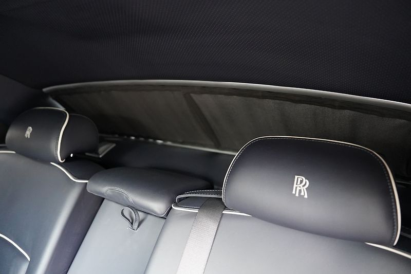 Rolls-Royce Ghost 6.75i V12  570 PS - fotka 35 z 45
