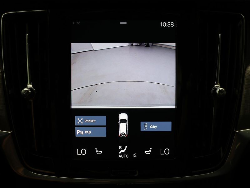 Volvo V90 2,0 D 145 kW Momentum Automat - fotka 23 z 32