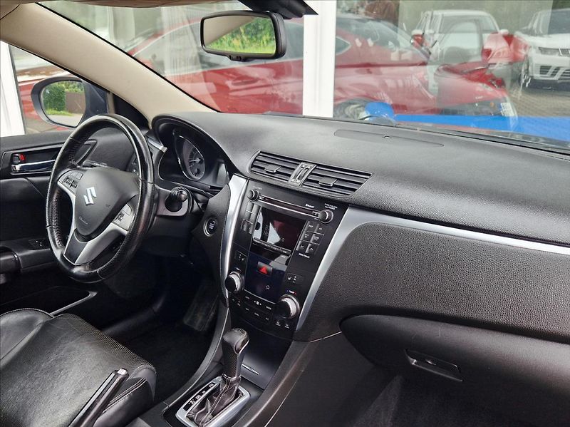 Suzuki Kizashi 2,4 i 4x4 XENON AC ŠÍBR VÝHŘEV - fotka 19 z 37