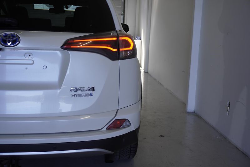 Toyota RAV4 2,5 HYBRID 4X2 AUT. - fotka 7 z 24