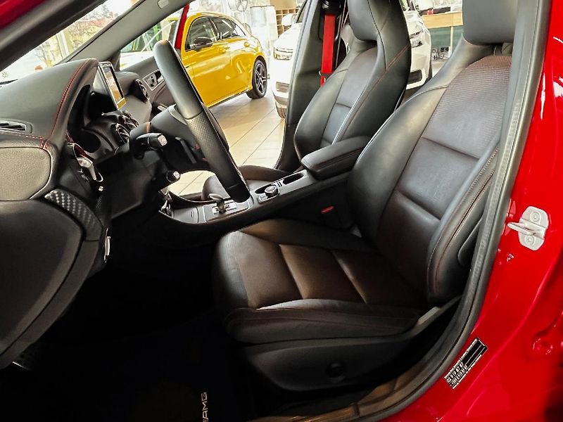 Mercedes-Benz Třídy A A 45 AMG 4Matic - fotka 17 z 29